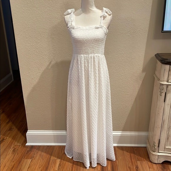 White polka-dot Sleeveless Sundress - Picture 1 of 6